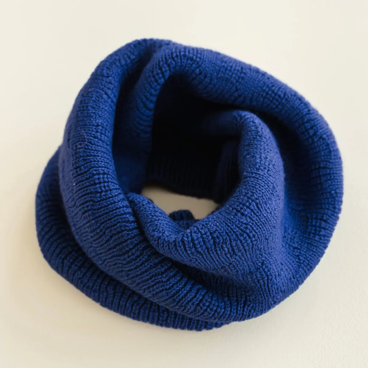 Sjaal/buff Gigi – Cobalt blue- Hvid